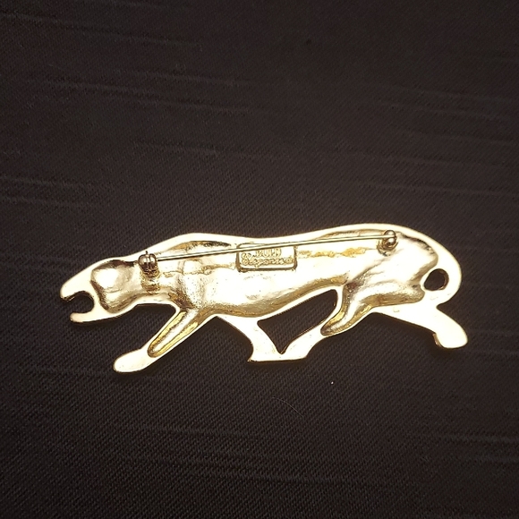 Elegant Goldtone Leopard Brooch - Picture 2 of 2
